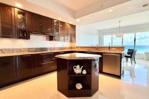 Купить кондоминиум в Ривьера-Бич, Флорида 3 спальни, 247.12м2, № 2043391 - фото 16