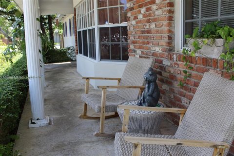 House in Palmetto Bay, Florida 3 bedrooms, 172.8 sq.m. № 1804374 - photo 10