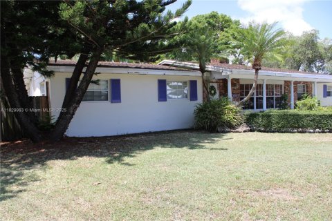 House in Palmetto Bay, Florida 3 bedrooms, 172.8 sq.m. № 1804374 - photo 8