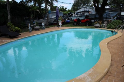 House in Palmetto Bay, Florida 3 bedrooms, 172.8 sq.m. № 1804374 - photo 2