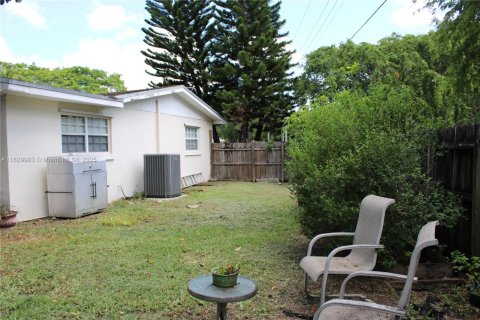 House in Palmetto Bay, Florida 3 bedrooms, 172.8 sq.m. № 1804374 - photo 12