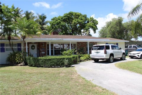House in Palmetto Bay, Florida 3 bedrooms, 172.8 sq.m. № 1804374 - photo 1