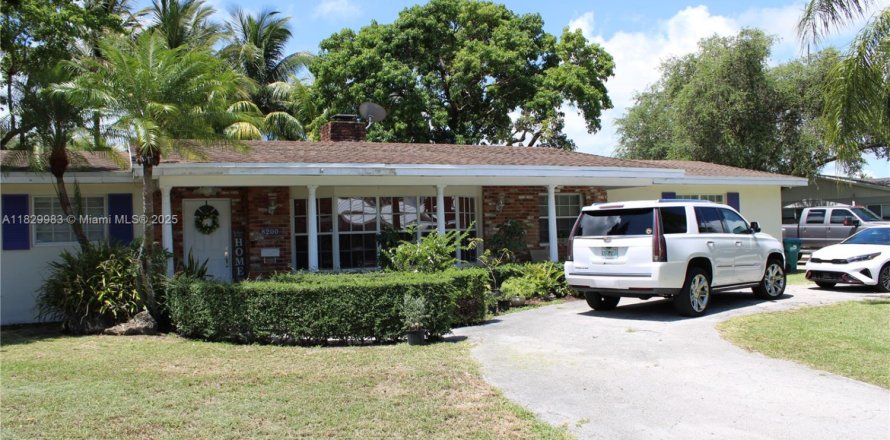 House in Palmetto Bay, Florida 3 bedrooms, 172.8 sq.m. № 1804374