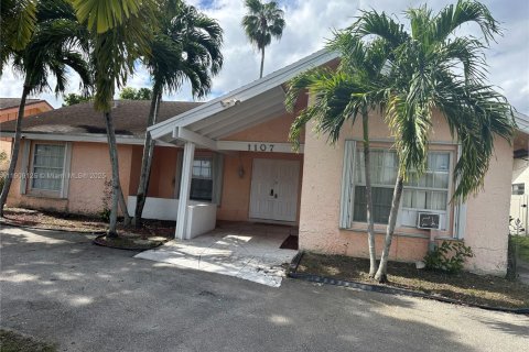 Villa ou maison à louer à North Lauderdale, Floride: 3 chambres, 181.07 m2 № 1964427 - photo 1