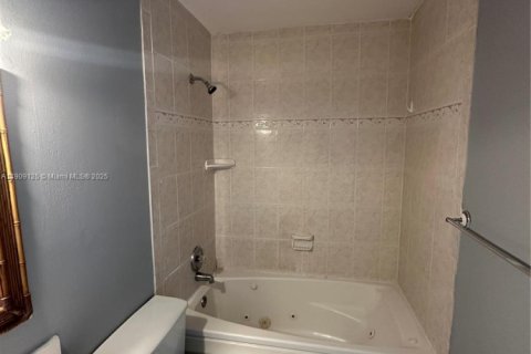 Villa ou maison à louer à North Lauderdale, Floride: 3 chambres, 181.07 m2 № 1964427 - photo 23