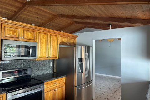 Villa ou maison à louer à North Lauderdale, Floride: 3 chambres, 181.07 m2 № 1964427 - photo 8