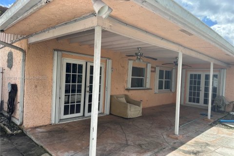 Villa ou maison à louer à North Lauderdale, Floride: 3 chambres, 181.07 m2 № 1964427 - photo 29