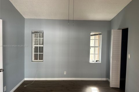 Villa ou maison à louer à North Lauderdale, Floride: 3 chambres, 181.07 m2 № 1964427 - photo 13