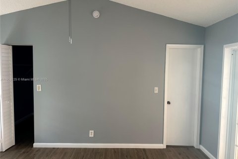 Villa ou maison à louer à North Lauderdale, Floride: 3 chambres, 181.07 m2 № 1964427 - photo 11