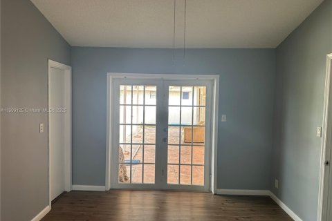 Villa ou maison à louer à North Lauderdale, Floride: 3 chambres, 181.07 m2 № 1964427 - photo 12
