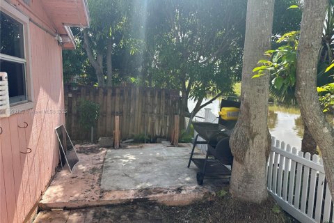 Villa ou maison à louer à North Lauderdale, Floride: 3 chambres, 181.07 m2 № 1964427 - photo 26