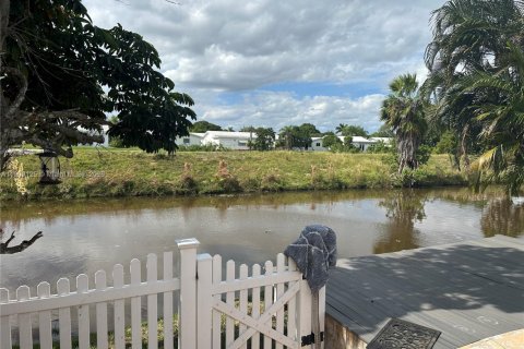 Villa ou maison à louer à North Lauderdale, Floride: 3 chambres, 181.07 m2 № 1964427 - photo 25