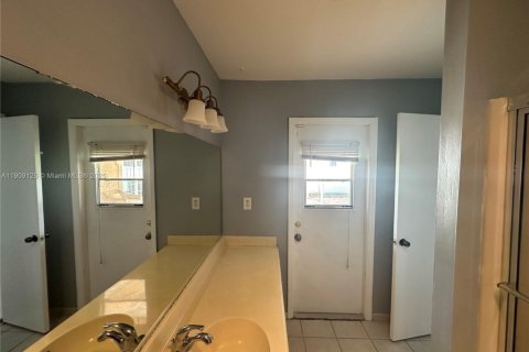 Villa ou maison à louer à North Lauderdale, Floride: 3 chambres, 181.07 m2 № 1964427 - photo 15