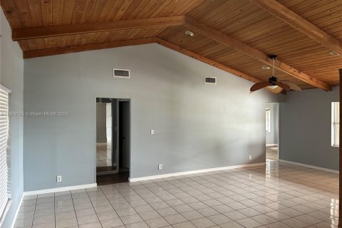 Villa ou maison à louer à North Lauderdale, Floride: 3 chambres, 181.07 m2 № 1964427 - photo 3