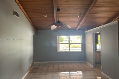 Villa ou maison à louer à North Lauderdale, Floride: 3 chambres, 181.07 m2 № 1964427 - photo 5