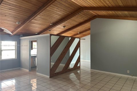 Villa ou maison à louer à North Lauderdale, Floride: 3 chambres, 181.07 m2 № 1964427 - photo 4