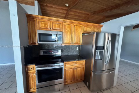 Villa ou maison à louer à North Lauderdale, Floride: 3 chambres, 181.07 m2 № 1964427 - photo 9