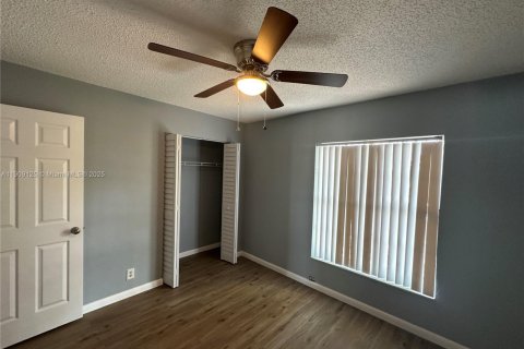 Villa ou maison à louer à North Lauderdale, Floride: 3 chambres, 181.07 m2 № 1964427 - photo 19