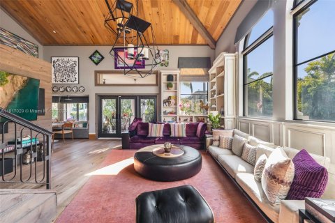 House in Coral Gables, Florida 6 bedrooms, 551.65 sq.m. № 1776337 - photo 25