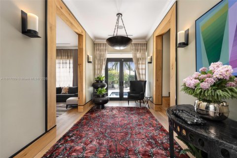 House in Coral Gables, Florida 6 bedrooms, 551.65 sq.m. № 1776337 - photo 2