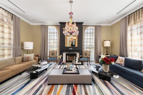 House in Coral Gables, Florida 6 bedrooms, 551.65 sq.m. № 1776337 - photo 4