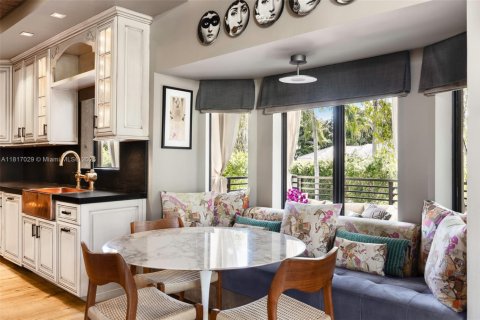 House in Coral Gables, Florida 6 bedrooms, 551.65 sq.m. № 1776337 - photo 30