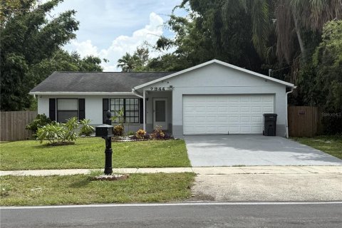 Villa ou maison à louer à Saint Petersburg, Floride: 3 chambres, 112.69 m2 № 2376741 - photo 2