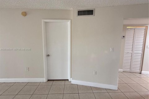 Condominio en alquiler en Sunrise, Florida, 1 dormitorio, 77.11 m2 № 2086149 - foto 7