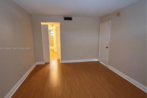 Condominio en alquiler en Sunrise, Florida, 1 dormitorio, 77.11 m2 № 2086149 - foto 10