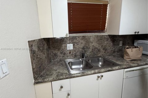 Condominio en alquiler en Sunrise, Florida, 1 dormitorio, 77.11 m2 № 2086149 - foto 4