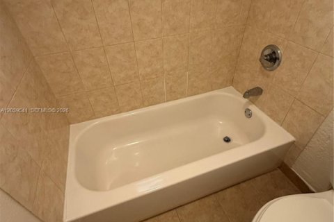 Condominio en alquiler en Sunrise, Florida, 1 dormitorio, 77.11 m2 № 2086149 - foto 13
