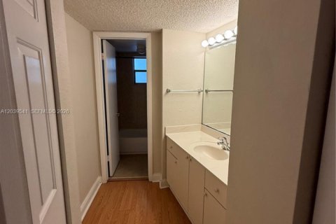 Condominio en alquiler en Sunrise, Florida, 1 dormitorio, 77.11 m2 № 2086149 - foto 11