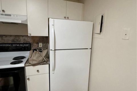 Condominio en alquiler en Sunrise, Florida, 1 dormitorio, 77.11 m2 № 2086149 - foto 3