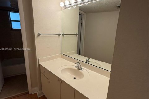 Condominio en alquiler en Sunrise, Florida, 1 dormitorio, 77.11 m2 № 2086149 - foto 12