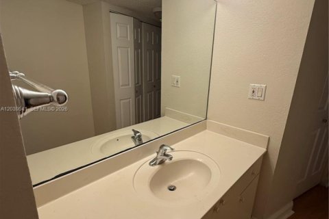 Condominio en alquiler en Sunrise, Florida, 1 dormitorio, 77.11 m2 № 2086149 - foto 14