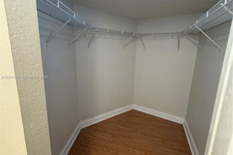 Condominio en alquiler en Sunrise, Florida, 1 dormitorio, 77.11 m2 № 2086149 - foto 15