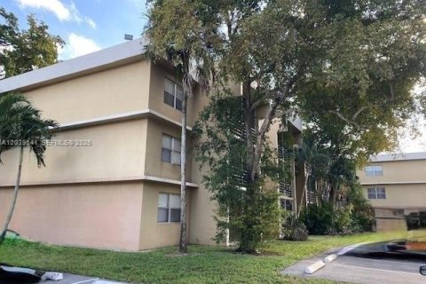 Condominio en alquiler en Sunrise, Florida, 1 dormitorio, 77.11 m2 № 2086149 - foto 2
