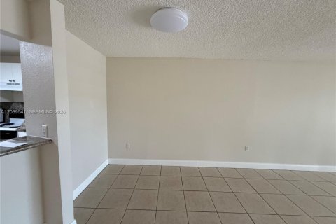 Condominio en alquiler en Sunrise, Florida, 1 dormitorio, 77.11 m2 № 2086149 - foto 8