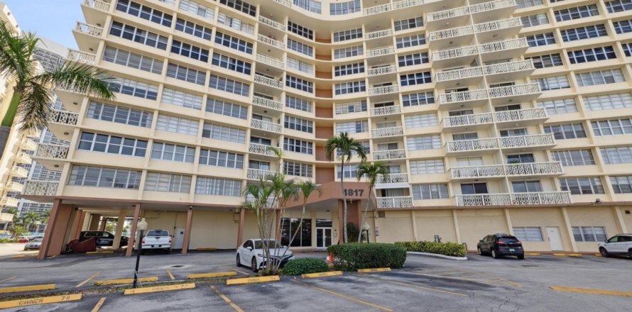 Condo in Hallandale Beach, Florida, 2 bedrooms  № 970309