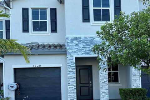 Adosado en Homestead, Florida 4 dormitorios, 169.08 m2 № 2059981