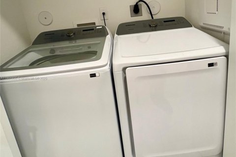 Adosado en alquiler en Homestead, Florida, 4 dormitorios, 169.08 m2 № 2059981 - foto 12