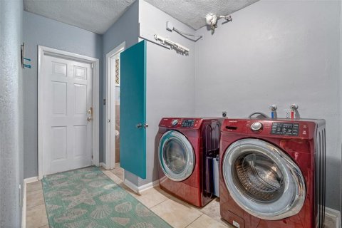 House in Daytona Beach, Florida 3 bedrooms, 199.55 sq.m. № 1914280 - photo 18