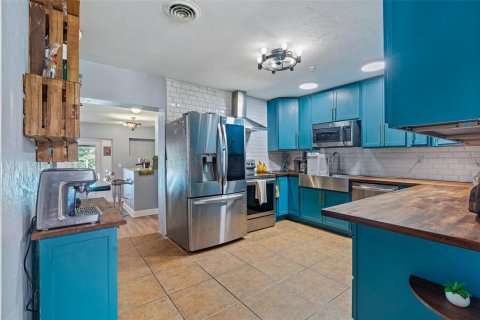 House in Daytona Beach, Florida 3 bedrooms, 199.55 sq.m. № 1914280 - photo 10