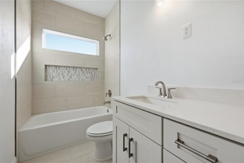 House in Gainesville, Florida 4 bedrooms, 167.22 sq.m. № 2139628 - photo 16