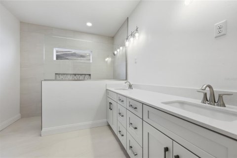 House in Gainesville, Florida 4 bedrooms, 167.22 sq.m. № 2139628 - photo 6