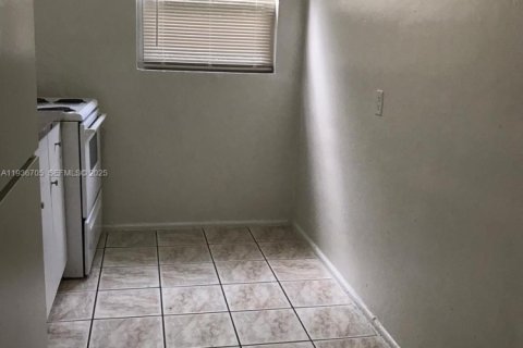 Apartment in Miami, Florida 2 bedrooms № 1994731 - photo 2