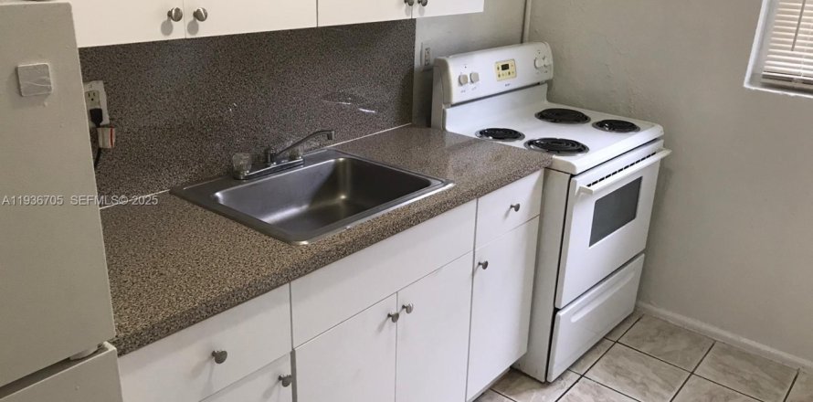 Apartment in Miami, Florida 2 bedrooms № 1994731