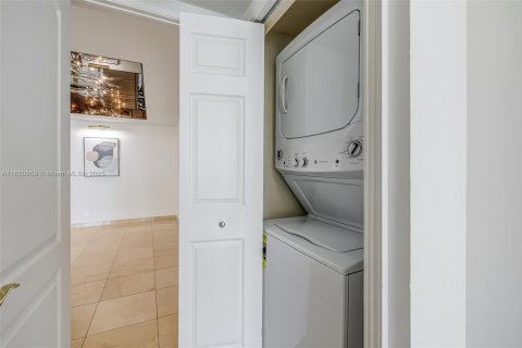 Condominio en venta en Aventura, Florida, 2 dormitorios, 144.93 m2 № 2020580 - foto 17