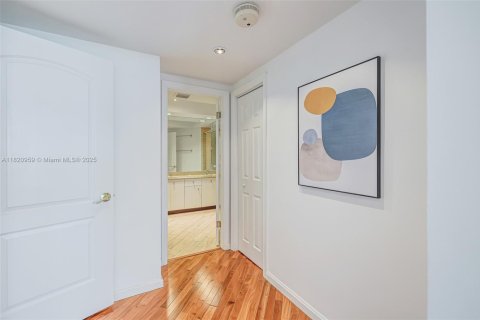Condominio en venta en Aventura, Florida, 2 dormitorios, 144.93 m2 № 2020580 - foto 24