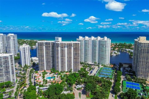 Condominio en Aventura, Florida, 2 dormitorios  № 2020580